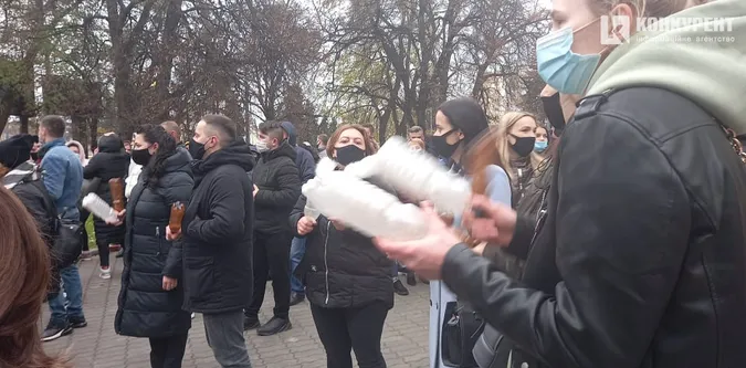 «Юра, виходь»: волинські підприємці страйкують під стінами поліції (фото, відео)