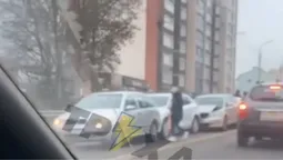 Дорога – паралізована: у Луцьку зіткнулися чотири автівки (відео)