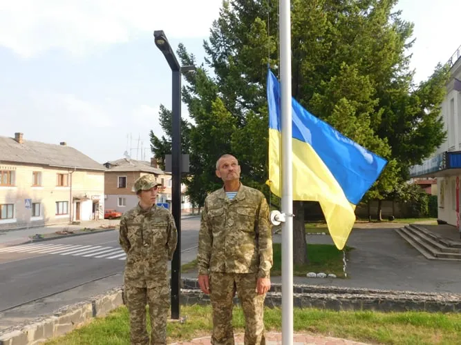 Фейсбук у синьо-жовтих прапорах: волиняни вітають зі святом (фото)