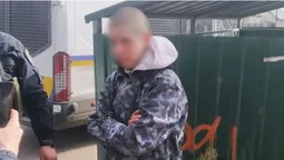 У Луцьку затримали жінку, яка малювала мітки на дорозі (фото)