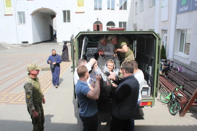 Рятівники у рясі: у Луцьку капелани вчаться рятувати не лише душі, а й життя (фото)