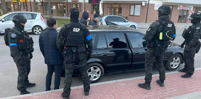 Автобус для військових: на Львівщині посадовець вимагав 100 тисяч у волонтера (фото, відео)