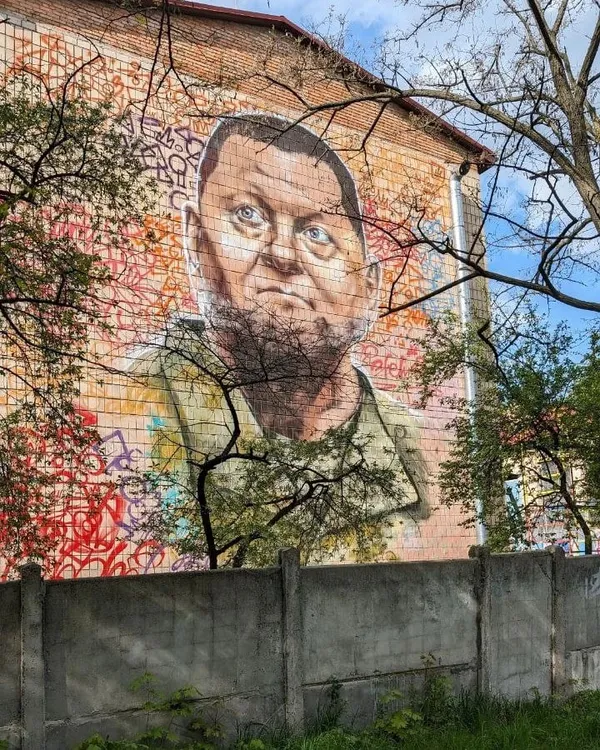 У Києві з'явився величезний мурал із зображенням Залужного (фото)