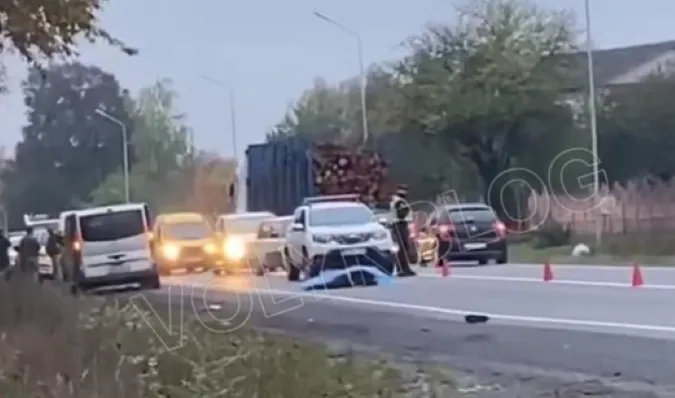 Біля Луцька сталася смертельна ДТП – автомобіль збив людину (відео)