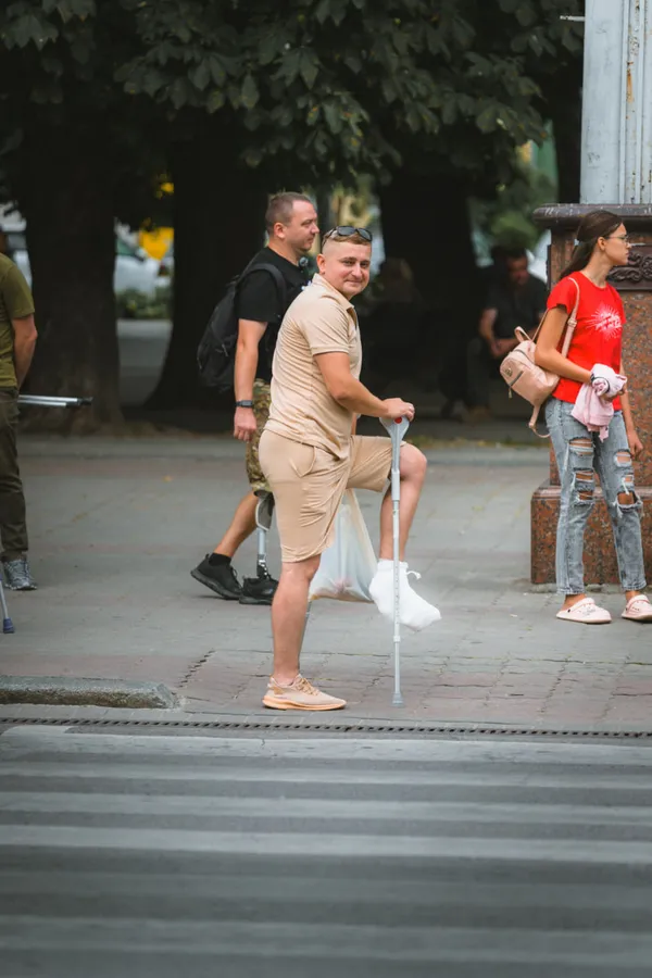 Пересувались кріслом колісним, наосліп та з гіпсом: у Луцьку пройшов інтенсив з питань безбар’єрності