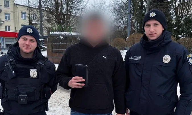 У Луцьку поліцейські допомогли розшукати власника загубленого гаманця