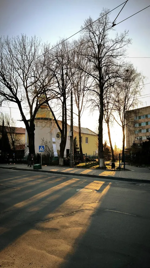 Як засинає Старий Луцьк у теплих обіймах весняного сонця (фото)