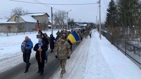 Останній шкільний дзвоник для Героя: на Волині попрощалися зі снайпером Русланом Мерідою (фото)