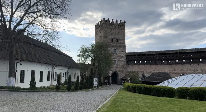 Спокійно і затишно: яка весна у Луцькому замку (фото)