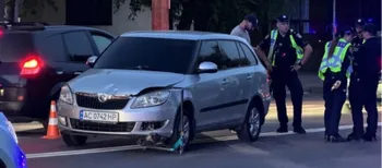 У Луцьку на Грушевського підліток на самокаті потрапив під колеса авто (відео)