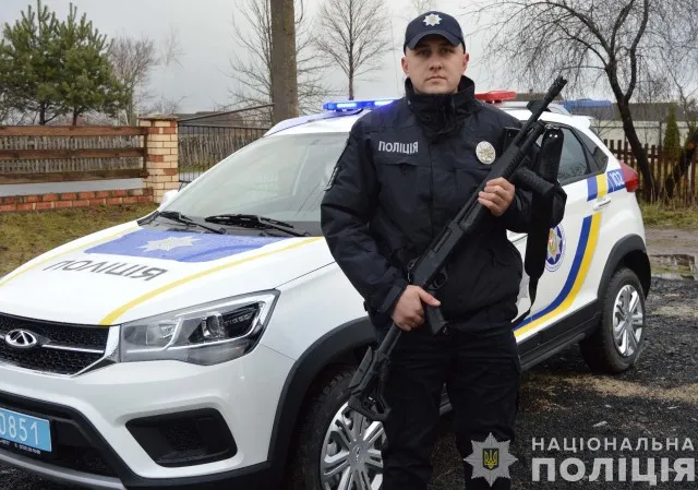 Поліцейський довів до панічної атаки школярку у ліцеї на Волині: що кажуть в поліції