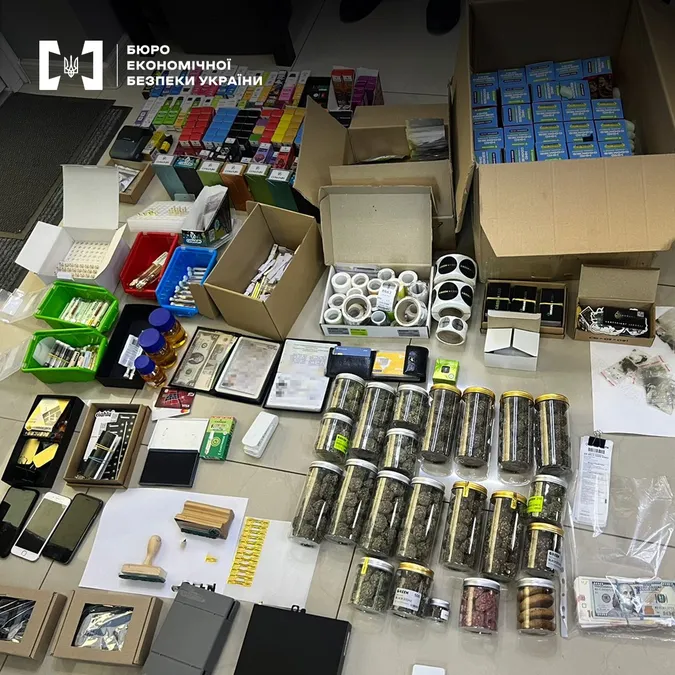 Наркобізнес в соцмережах: на Волині продавали електронні сигарети з канабісом (фото)