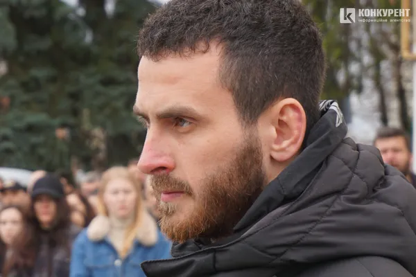 Він хотів би, щоб ми посміхались: Луцьк попрощався із Героєм Андрієм Романовим (фото)