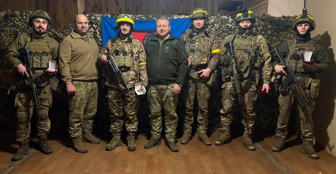 Були у найгарячіших напрямках: воїнам бригади імені Анни Київської вручили «Срібні хрести» (фото)