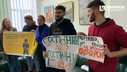 Активісти таки змогли потрапити на сесію Луцькради, попри перешкоджання охорони