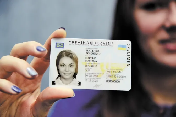 Лучанам розповіли про переваги та недоліки ID-карток