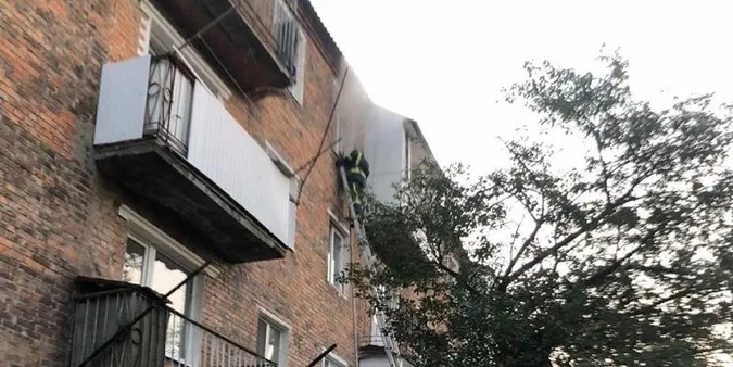 Вибухнув газ: у Нововолинську сталася пожежа у багатоповерхівці (фото)