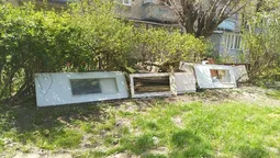 У луцьких дворах знесли страшнющі паркани (фото)