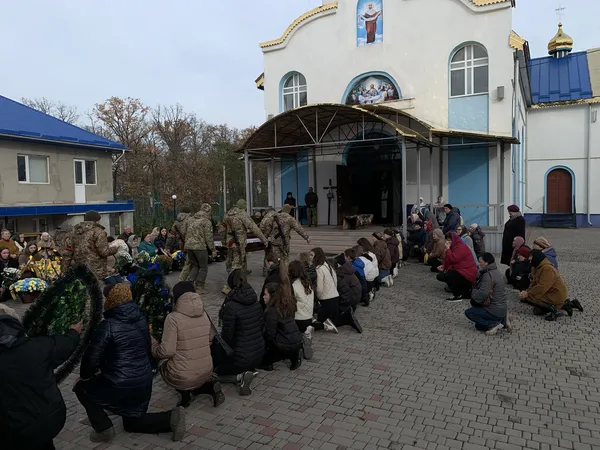 На Волині попрощалися з полеглим воїном Петром Оверчуком (фото)