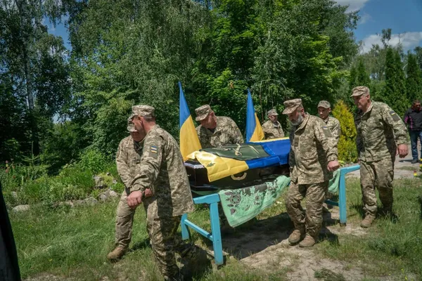 Жив у Рожищі, поховали на Житомирщині: в останню путь провели воїна Віталія Чижевського (фото)