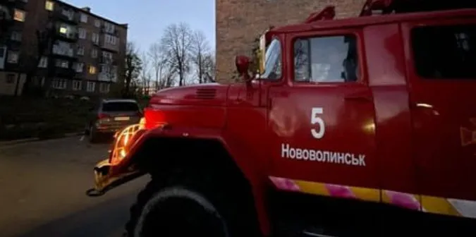 На Волині рятувальники визволили чотирирічну дитину із зачиненого будинку (фото)
