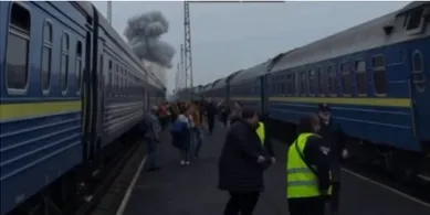 На українсько-польському кордоні російський БпЛА влучив у локомотив потяга «Київ – Варшава» (відео)
