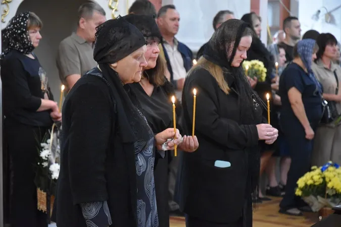 У Луцьку попрощалися із загиблими на війні Наталією Кулацькою та Ігорем Тимчуком (фото)