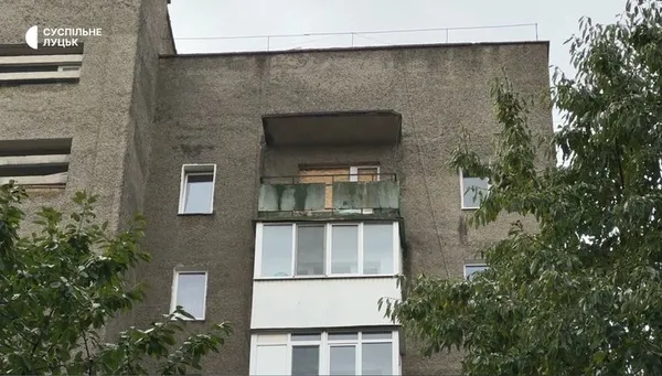 Суцільне згарище: як виглядає місце влучання дрона у Луцьку на другий день після атаки (фото)