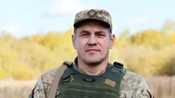 «Розколовся навпіл, але зупинив осколок»: історія прикордонника з Волині, якого врятував смартфон (фото)