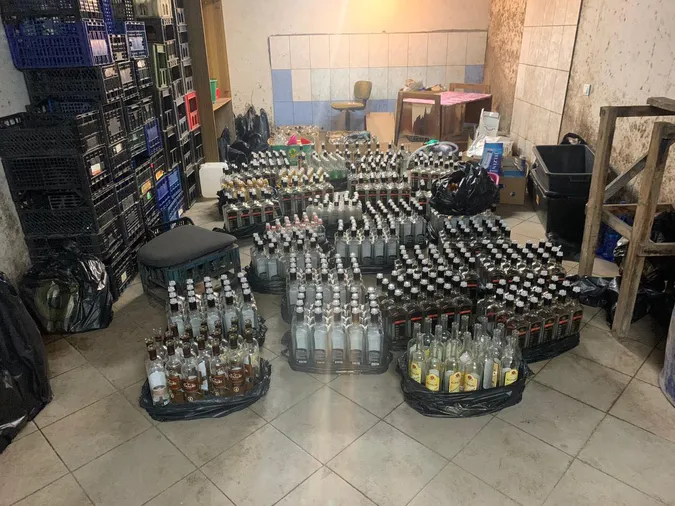 Збували на Волині та Київщині: правоохоронці «накрили» цехи із «лівим» алкоголем (фото)