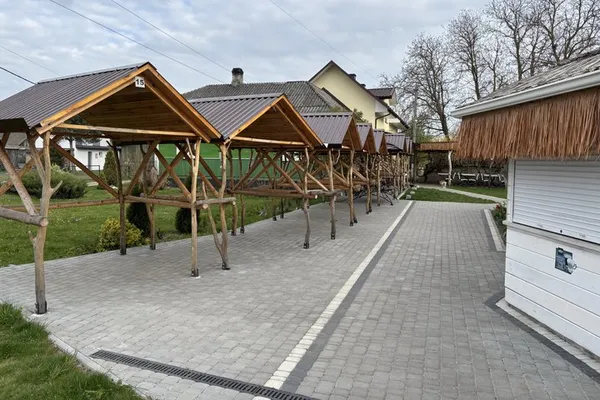 Лагодять, облагороджують, фарбують: Шацька громада готується до туристичного сезону (фото)