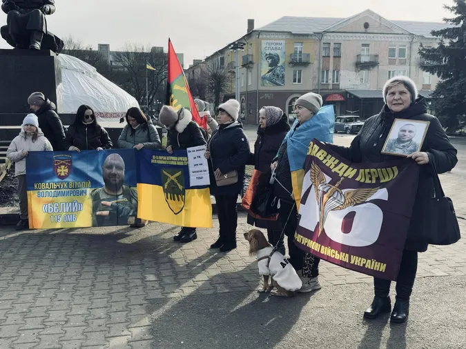 «Почуй їхній крик»: у Нововолинську провели акцію на підтримку полонених воїнів (фото)