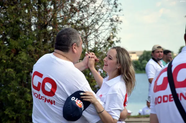 Після їжі почалися танці