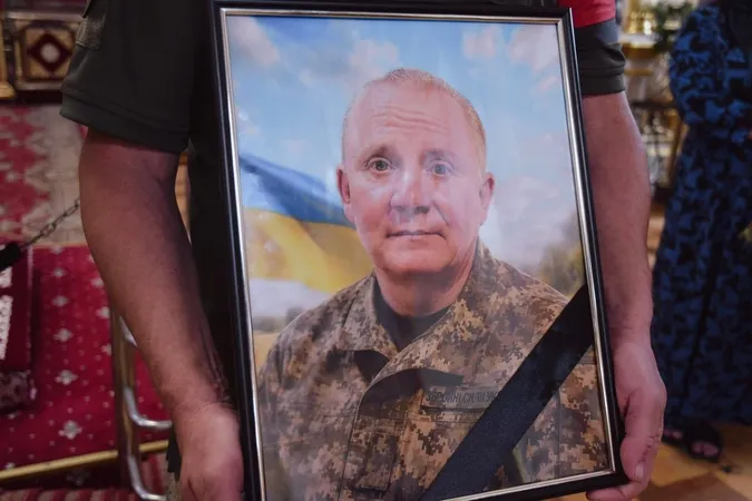 У Луцьку попрощалися із загиблими на війні Наталією Кулацькою та Ігорем Тимчуком (фото)