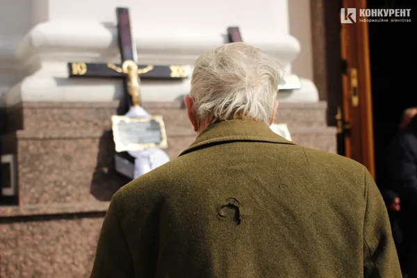 У Луцьку попрощалися із Героями, які загинули внаслідок авіаудару по аеродрому (фото)
