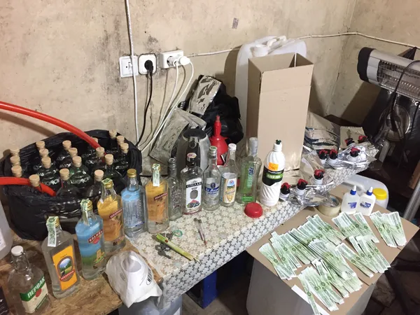 У Луцьку підробляли горілку відомих брендів (фото)