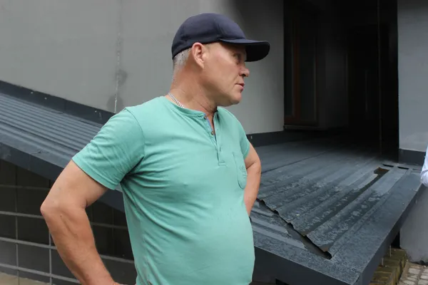 Знущався над хворим собакою: активісти навідалися до лучанина (фото, відео)