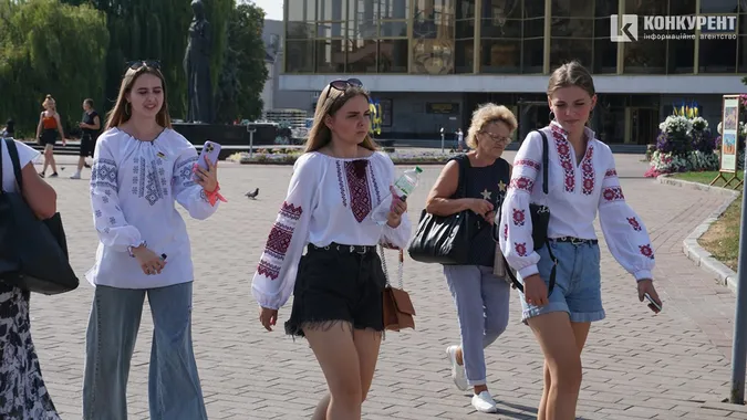 Вишиванки, сонце, діти: як Луцьк зустрів 33-ю річницю незалежності (фото)
