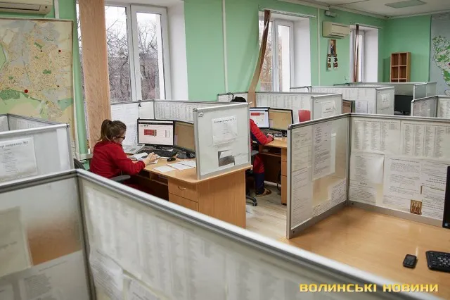 «Інколи немає часу випити чай» – як на Волині працюють ковідні медичні бригади (фото)