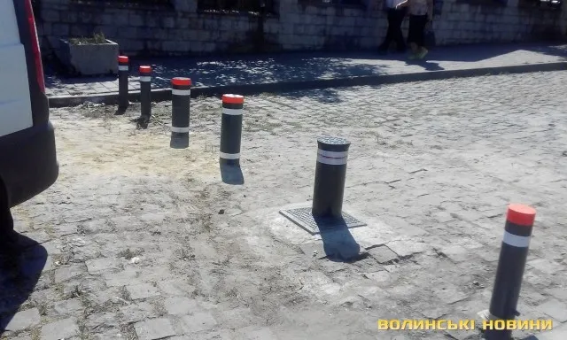 На в'їзді в Старе місто встановили обмежувачі руху