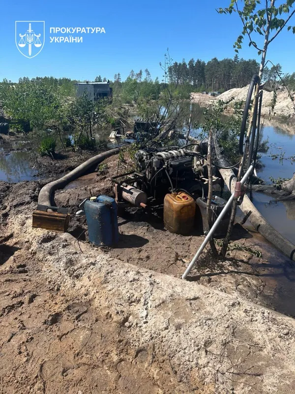Бурштинова мафія на 354 млн: на Рівненщині викрили «тіньового куратора» (фото)