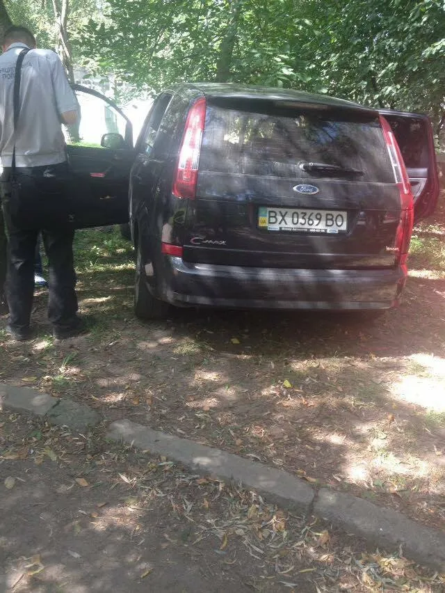 Автівки на газонах: у Луцьку ловили порушників (фото)