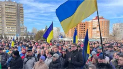 В Енергодарі люди вийшли на мітинг після викрадення місцевого посадовця
