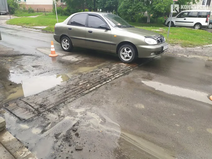 У Луцьку на Писаревського перемощують «лежачі поліцейські» (фотофакт)