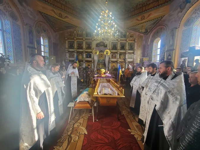 Без батька лишилися двоє донечок: на Волині попрощалися з воїном Андрієм Хомичем (фото)