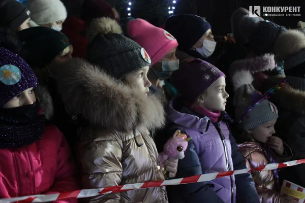 У селі під Луцьком кілька сотень дітей отримали подарунки від Миколая (фото)