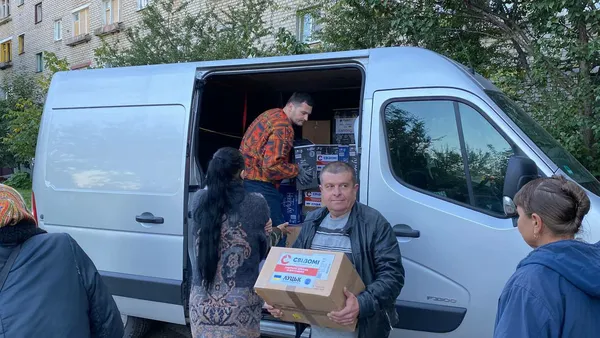 Без електрики, води та зв'язку: луцькі волонтери привезли допомогу в Ізюм (фото)