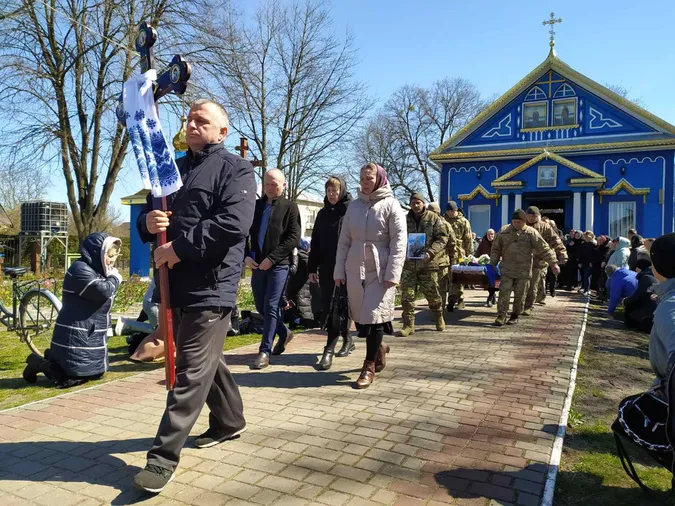 На Волині попрощалися із воїном Віктором Демчуком (фото)