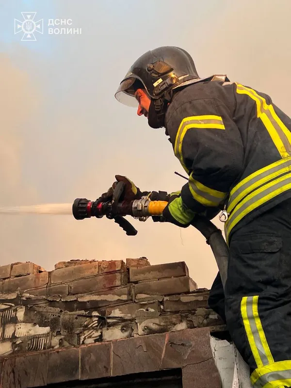 Атака росіян на Луцьк: показали наслідки удару (фото, відео)
