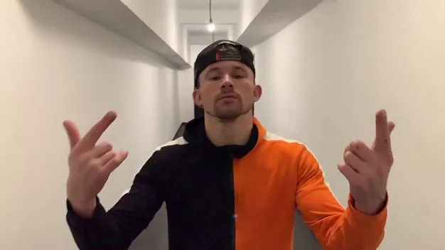 «Корона оу на-на»: вісім пісень про небезпечний вірус (відео)